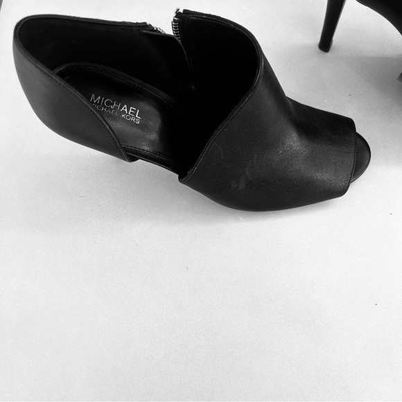 Michael Kors Black Leather Peeptoe Heel with Size CutOyt Zip Up, Size9 - Picture 9 of 16